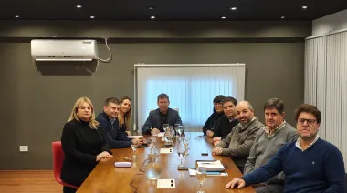 La UCR bonaerense llamo a constituir un nuevo frente político alejado de los extremos