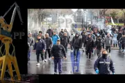 Bajo cero: el Astillero Río Santiago volvió a las calles a pedir aumento de salarios