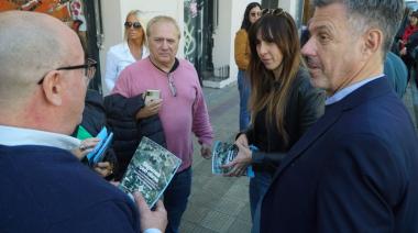 Los candidatos de Fuerza Patria en La Plata recorrieron los comercios del centro