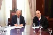 Alak y la UNLP sumarán a los graduados de Medicina a los centros de salud de La Plata
