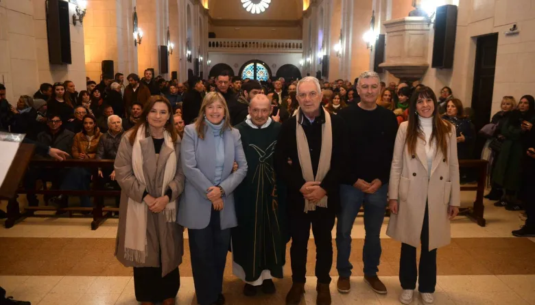Homenaje a Evita: Alak dijo presente en la misa de la Iglesia San Francisco