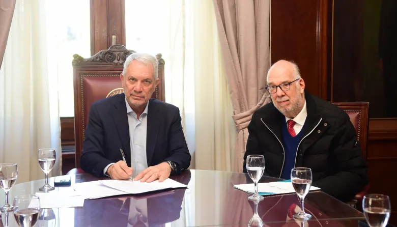 Alak y la UNLP sumarán a los graduados de Medicina a los centros de salud de La Plata