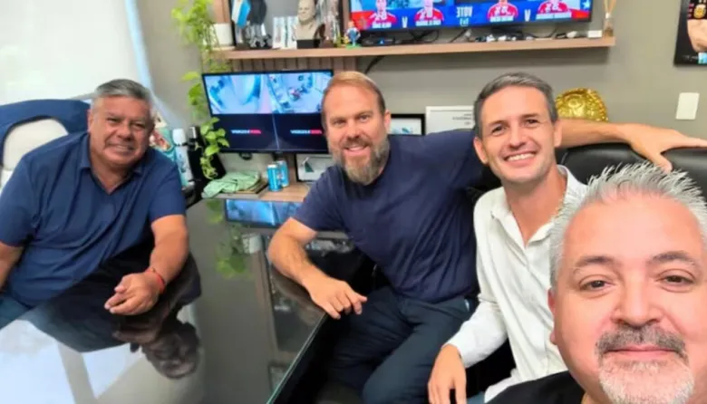 Claudio “Chiqui” Tapia se muestra con intendentes del conurbano en medio de las denuncias por la AFA