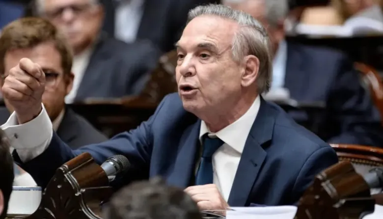 Pichetto acusó a Milei de destruir la industria nacional con una política “ideológica y atrasada”