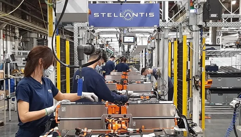 Stellantis frena producción en El Palomar y profundiza la crisis automotriz