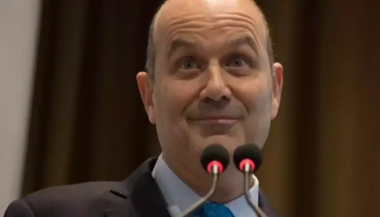 Polémica por cursos de inglés: Cancillería pagó $114 millones a una asociación ligada a la familia Sturzenegger