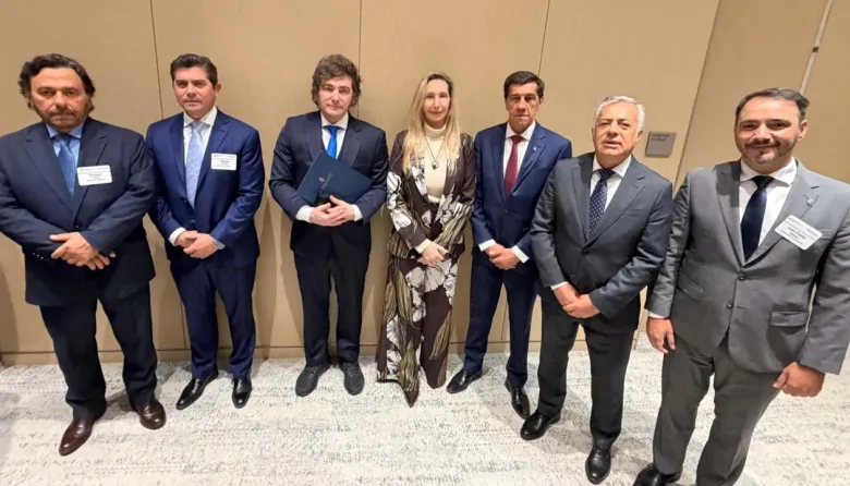 Milei presiona a gobernadores para evitar desdoblamientos rumbo a 2027