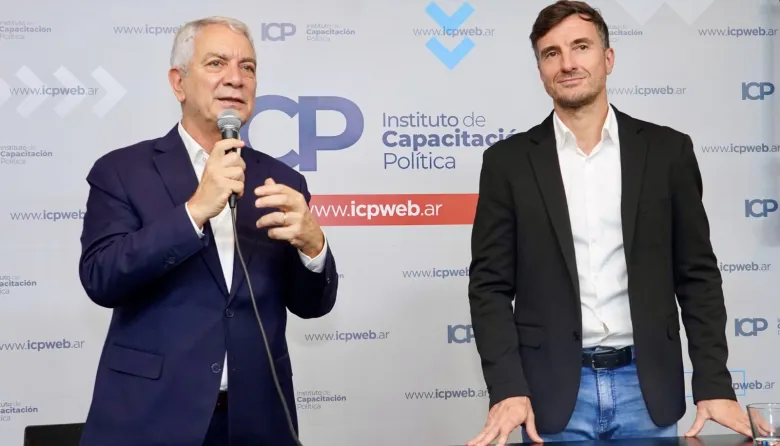 Con Alak y Ghi, comenzó en La Plata un ciclo de conferencias sobre gobiernos y territorios