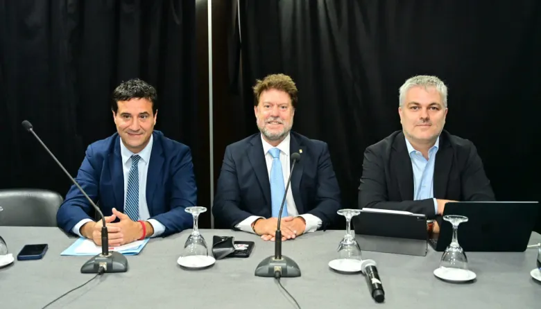 Kicillof y Abad chocan por los fondos para municipios bonaerenses