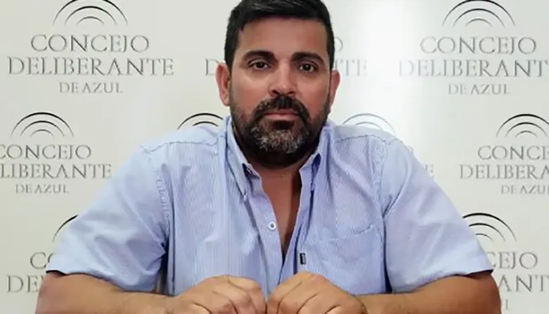 Zona Fría: en Azul hasta un concejal libertario salió a marcarle la cancha a Milei