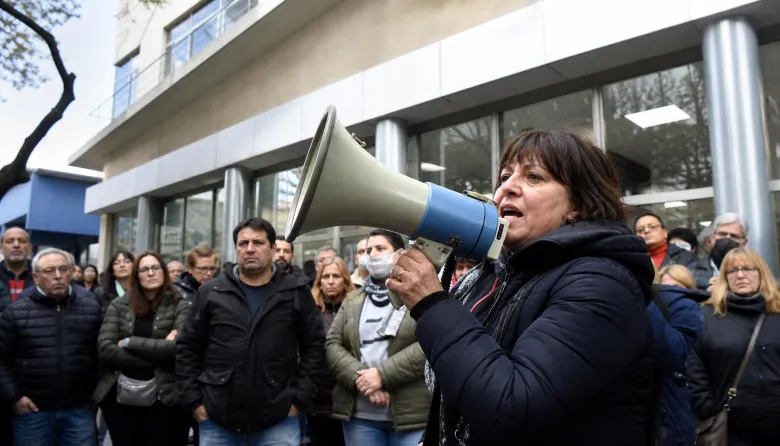 Denuncian vaciamiento del PAMI en Rosario para favorecer a clínicas de Carlos Tita