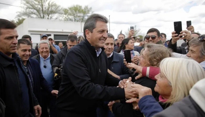 Sergio Massa reaparece en el interior y acelera el operativo retorno para 2027