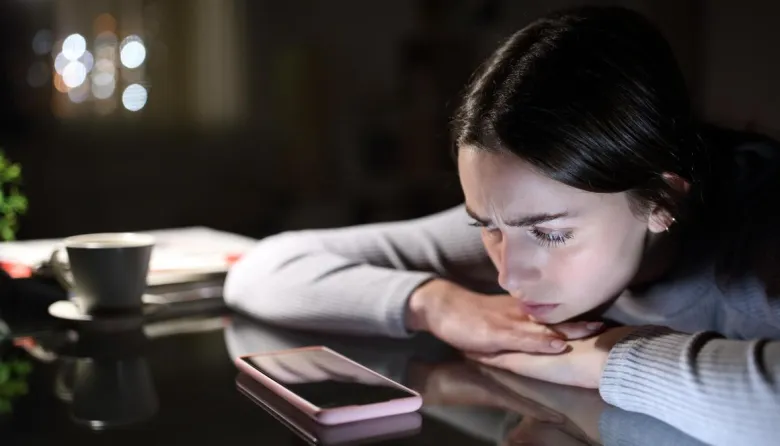 Del FOMO al ROMO: radiografía del hartazgo digital y el dilema de desconectar