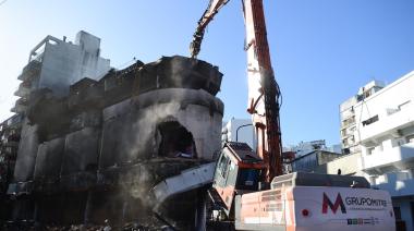 Arrancó la demolición del edificio incendiado en diagonal 77