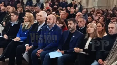 ¿Rezaron por la unidad? Kicillof, Magario, Alak, Secco, Bianco y Larroque juntos en la Catedral de La Plata | VIDEO