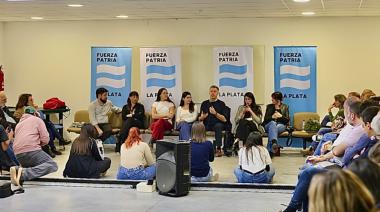 Fuerza Patria pone tercera y visita la UNLP para fortalecer la educación