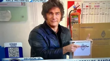 Javier Milei votó con foto editada en Instagram y generó burlas