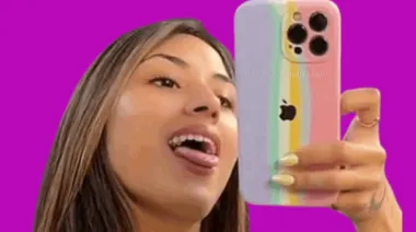 La influencer Nicole Barrera, un gato bruto y libertario, amenazó a una periodista