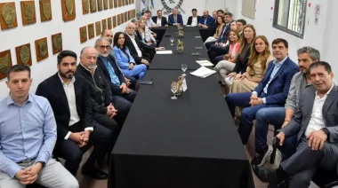 ¿Qué pasó realmente en esa reunión a puertas cerradas en Buenos Aires y por qué dejó tanto ruido político?