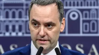 Adorni culpó a intendentes por la quiebra de Pymes y los datos lo contradicen