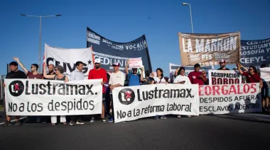 Conflicto en Lustramax: polémica por la presencia de gendarmes sin orden judicial