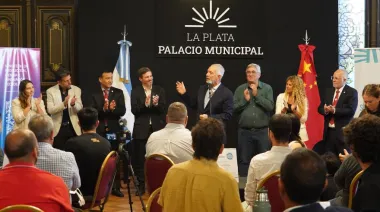 Alak consolida el polo productivo platense con empresarios chinos: ¿Qué hizo entre 1991 y 2007?