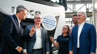 Llaryora defendió la industria nacional en Córdoba y advirtió por la pérdida de empleo