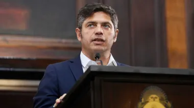 Intendentes peronistas presionan a Axel Kicillof para eliminar el límite a las reelecciones