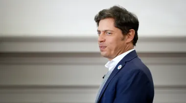 Kicillof posterga su gira nacional y reordena su estrategia política