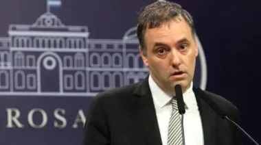 Adorni y sus propiedades: revelan otro departamento y crecen las dudas