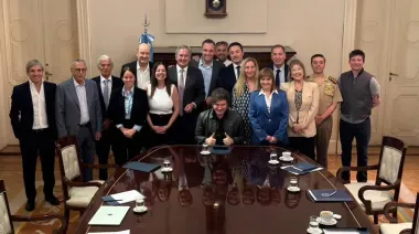 Milei reúne al Gabinete para respaldar a Adorni y frenar la crisis política