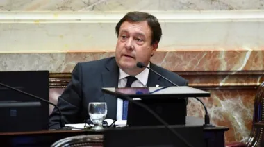 Chats comprometen a Weretilneck en trama con AFA y fondos públicos