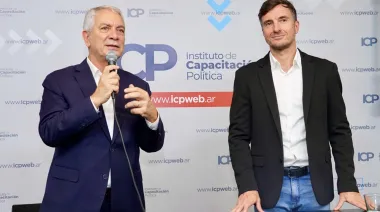 Con Alak y Ghi, comenzó en La Plata un ciclo de conferencias sobre gobiernos y territorios