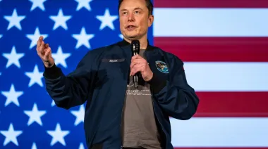 Elon Musk propuso un ingreso universal con emisión y abrió una grieta en el liberalismo