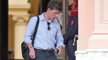 Javier Milei, Karina y Santiago Caputo: el abrazo político que expuso la tregua en la interna libertaria