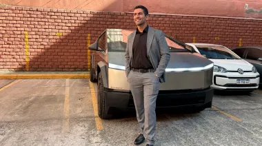 Manuel Quintar y su Tesla Cybertruck: polémica en La Libertad Avanza por un vehículo de $300 millones