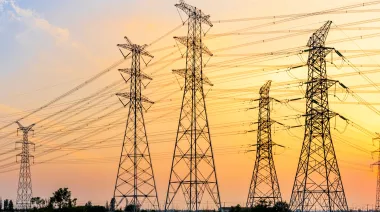 Transener: denuncian vínculos entre Santiago Caputo y el grupo empresario que se quedó con la red eléctrica