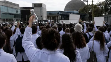 La trinchera de los científicos: Unión por la Patria busca capitalizar la bronca del CONICET