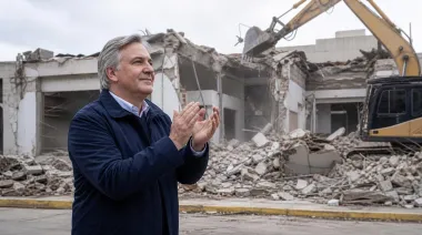 Llaryora demolió el kilómetro cero macrista