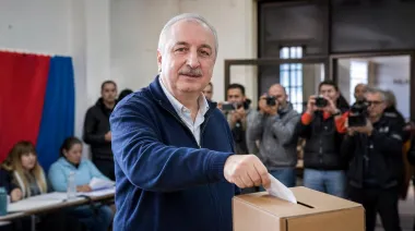 Hugo Passalacqua adelanta las elecciones en Misiones para cercar a los libertarios