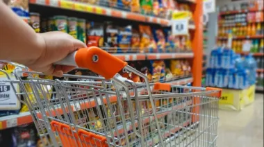 Derrumbe del consumo: industrias y supermercados frenan producción y empleo