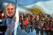 Emoción y patriotismo en La Plata: alumnos y docentes juraron la bandera junto a Alak