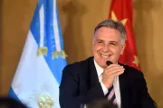Llaryora alerta sobre la fragilidad del modelo económico de Milei