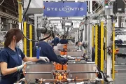 Stellantis frena producción en El Palomar y profundiza la crisis automotriz
