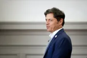 Kicillof posterga su gira nacional y reordena su estrategia política