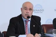 Embargan el sueldo de Abdala por deuda millonaria