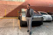 Manuel Quintar y su Tesla Cybertruck: polémica en La Libertad Avanza por un vehículo de $300 millones
