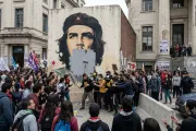 Batalla cultural en la UBA: libertarios quisieron tapar un mural y terminaron acorralados por zurdos