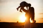 Día de la Madre: regalos de $55.800 y familias que hacen cuentas para llegar