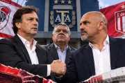 Di Carlo y Verón desafían el poder de Tapia con un frente opositor en AFA